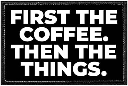 Először A Kávét. Aztán A Dolgok. | Tépőzáras Csatolja a Sapka, Farmer, Mellény, Kabát | 2x3 a | által Húzza Javítás